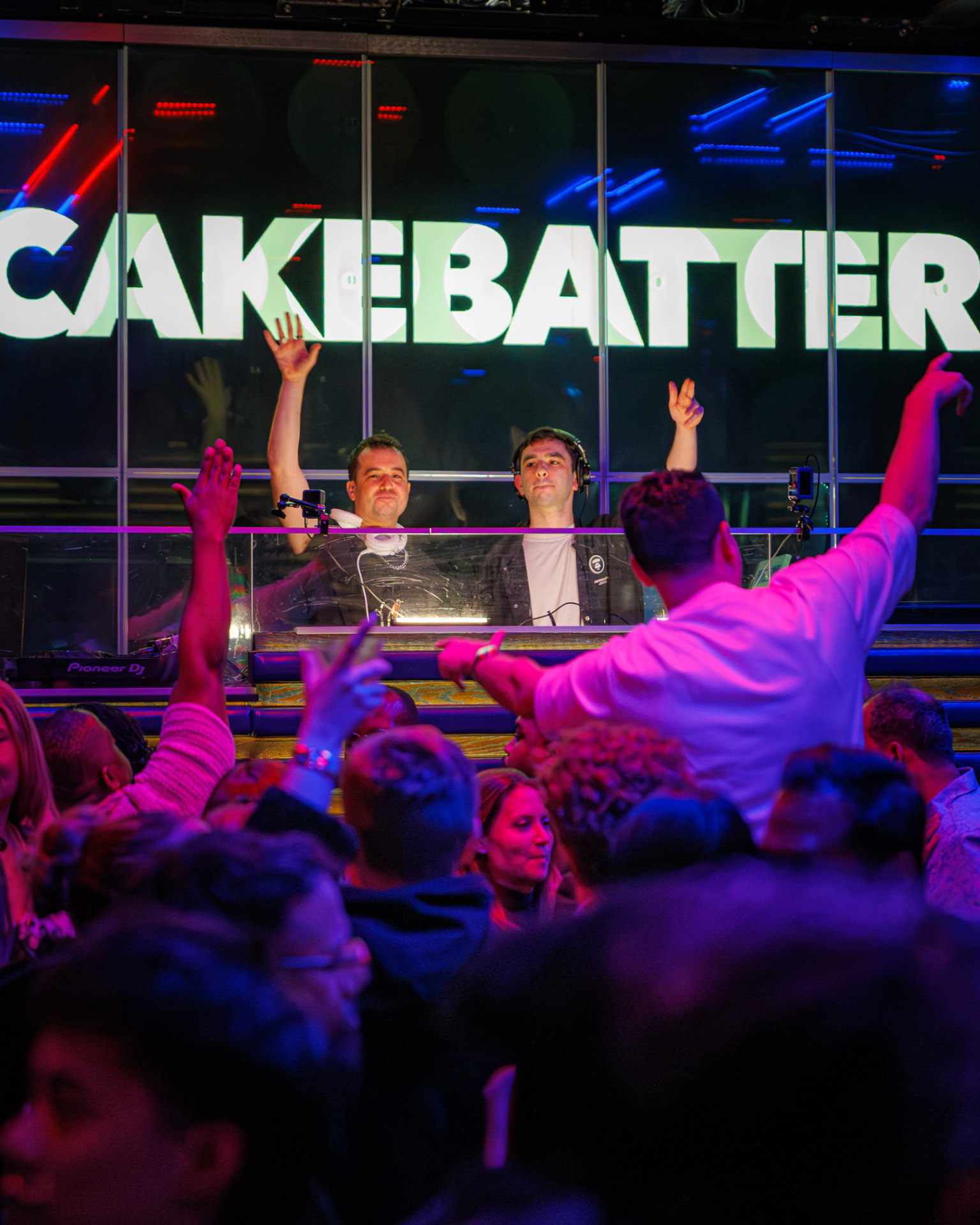 Cakebatter performing back-to-back in a packed nightclub